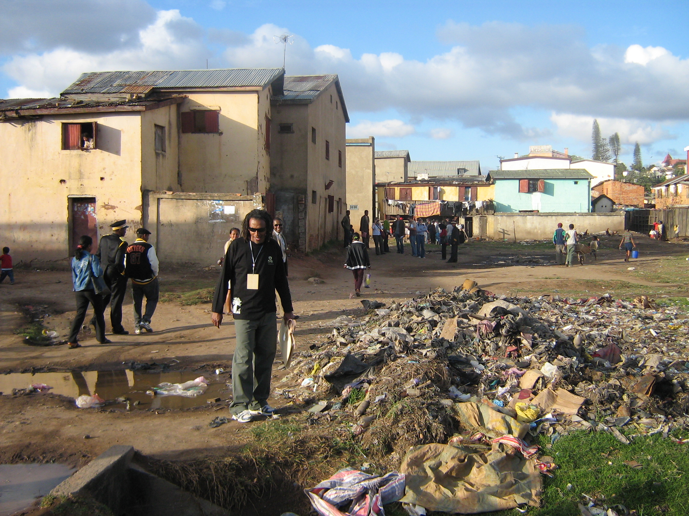 Visita as comunidades para conhecer as condicoes de infra estrutura e sanitarias